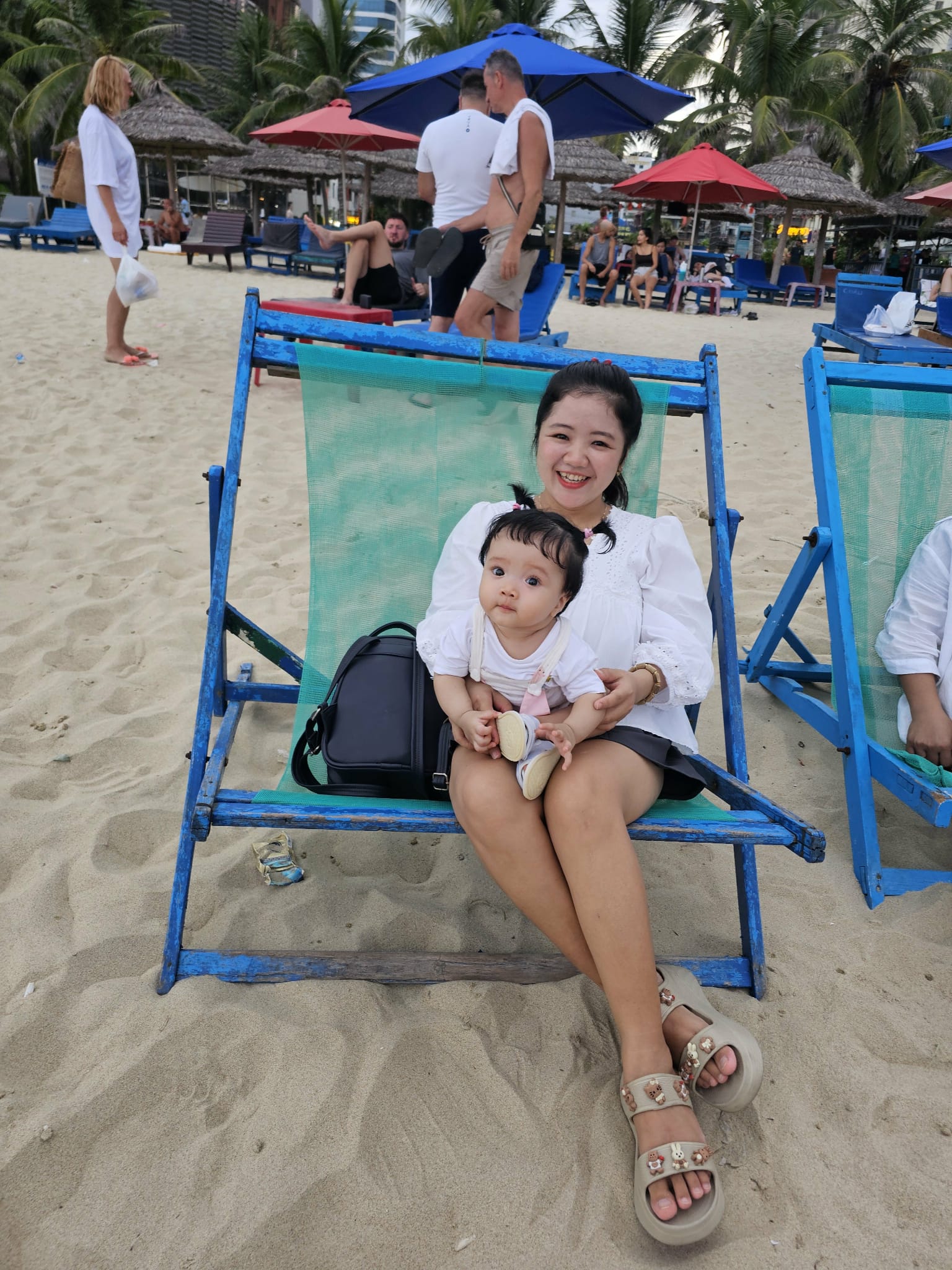 Lần đầu ra biển của bé Phô Mai